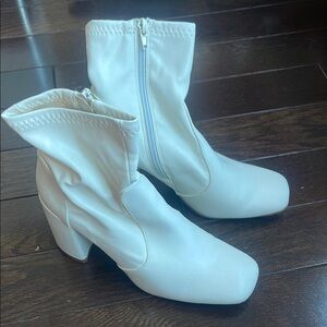 Madden Girl White Leather Booties Size 8
